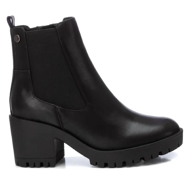 Women's Chelsea Booties In Black